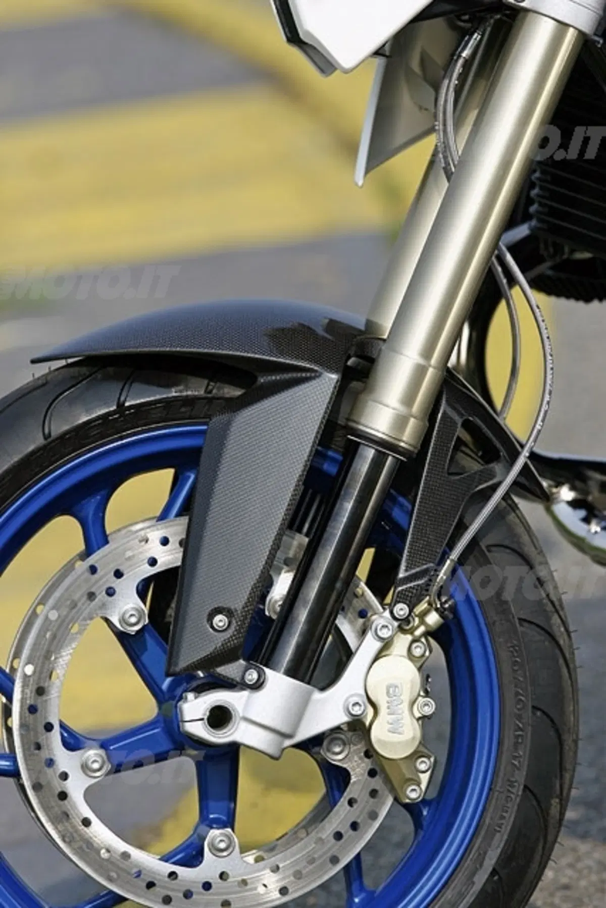 BMW HP2 Megamoto (9)