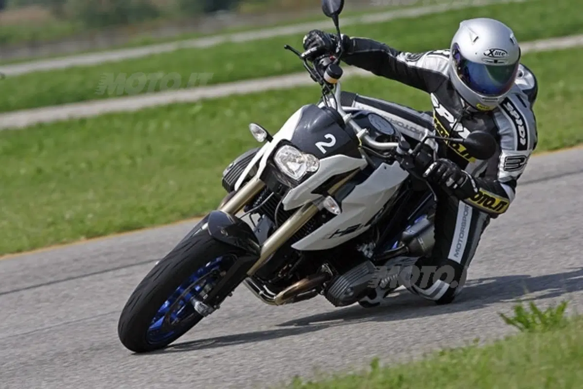 BMW HP2 Megamoto (12)