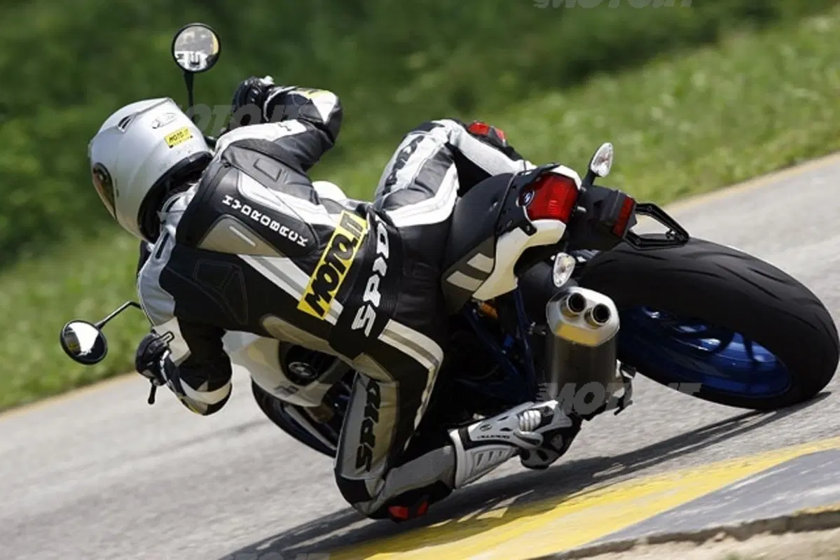 BMW HP2 Megamoto (13)