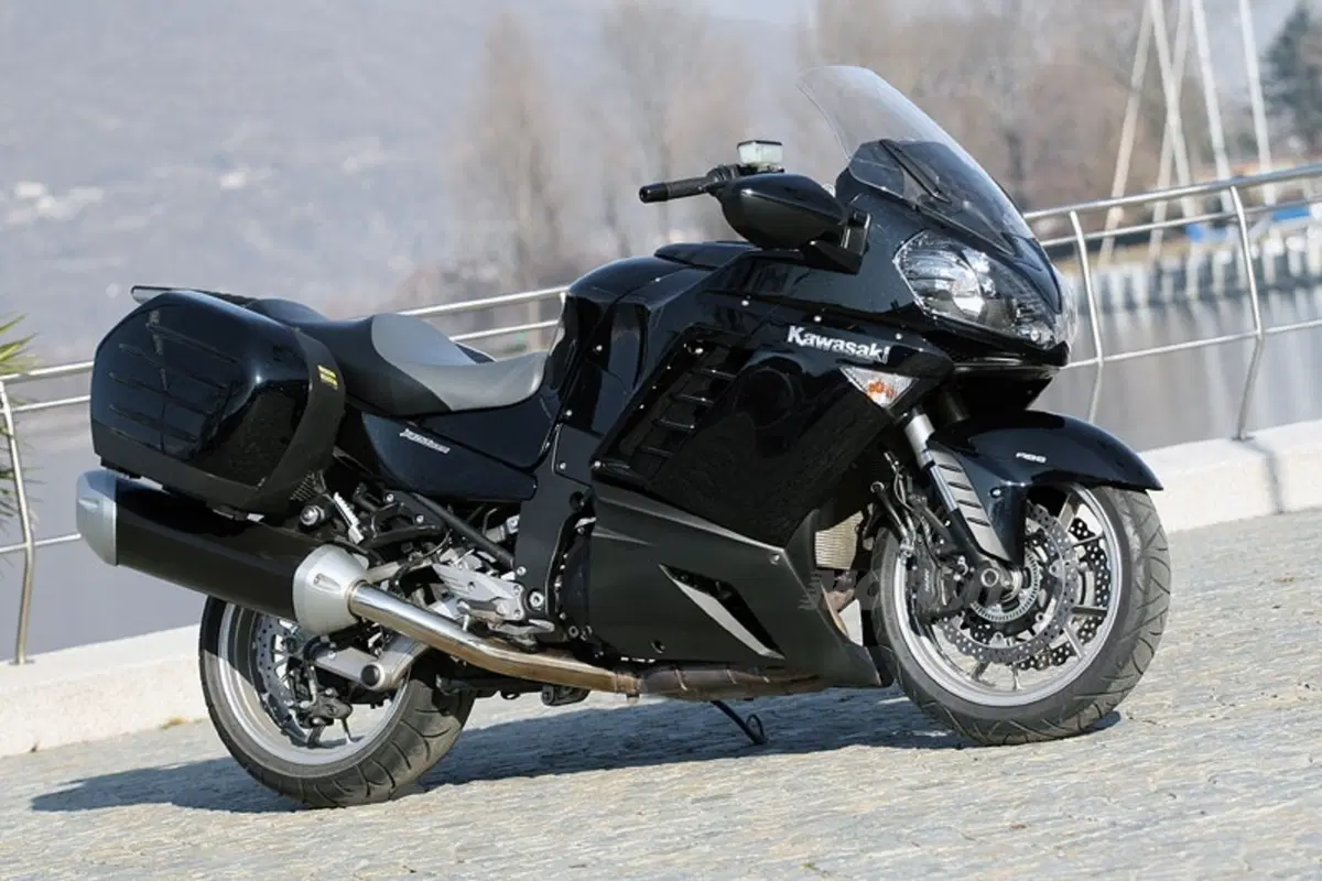 KAWASAKI GTR 1400 (2)