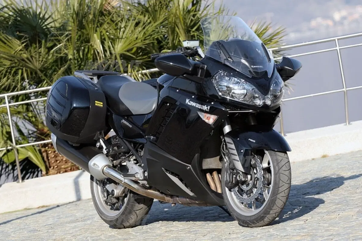 KAWASAKI GTR 1400 (3)