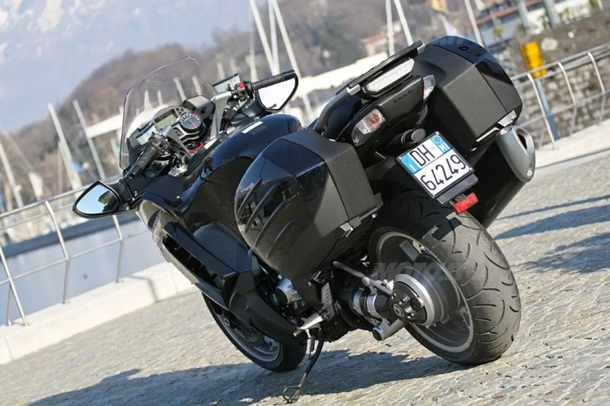 KAWASAKI GTR 1400 (4)