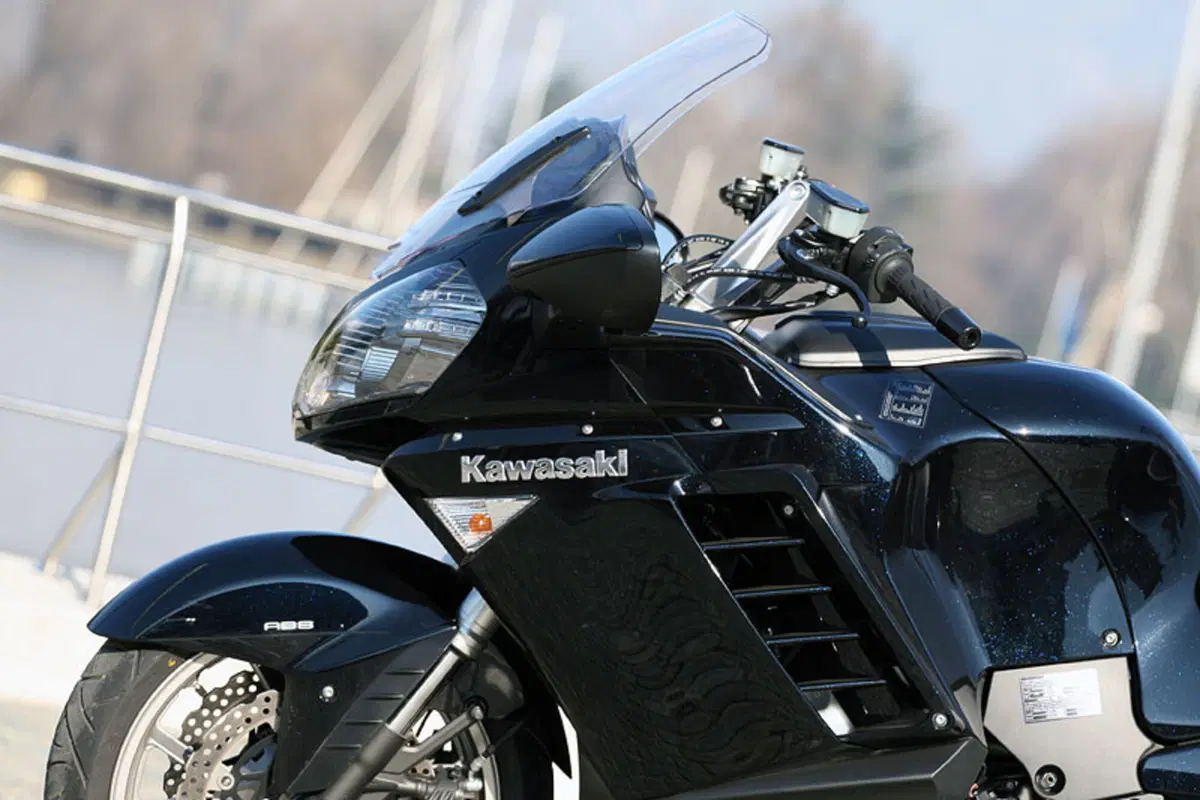 KAWASAKI GTR 1400 (7)