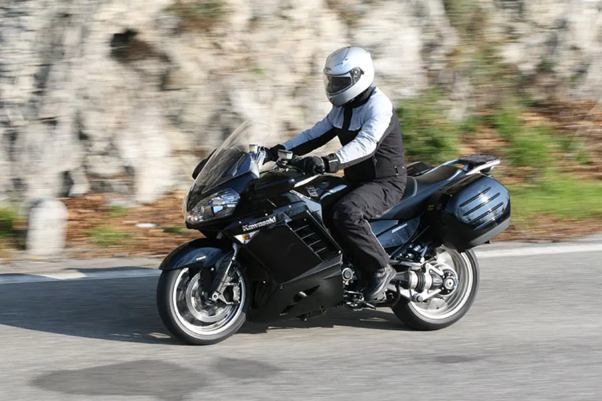 KAWASAKI GTR 1400 (8)