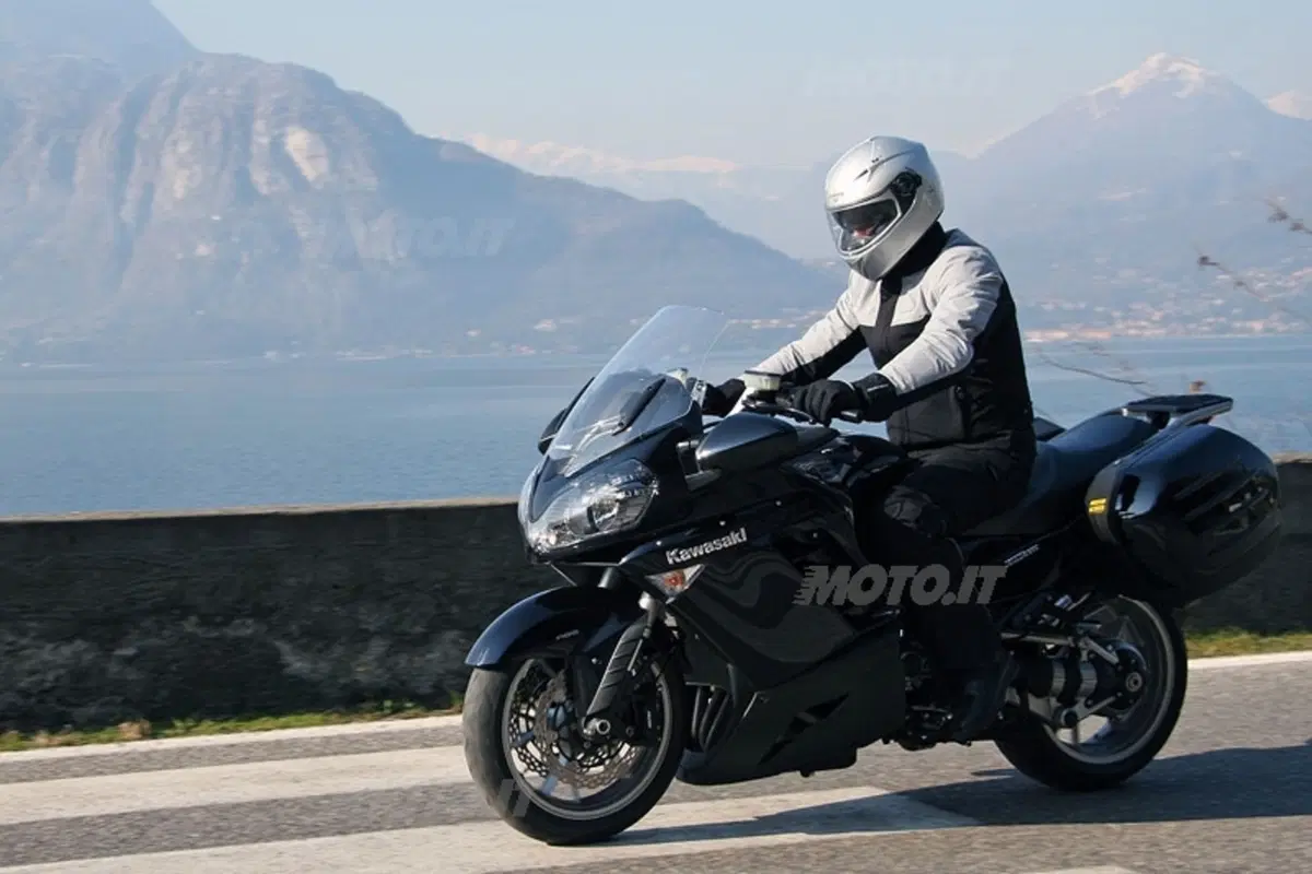 KAWASAKI GTR 1400 (11)