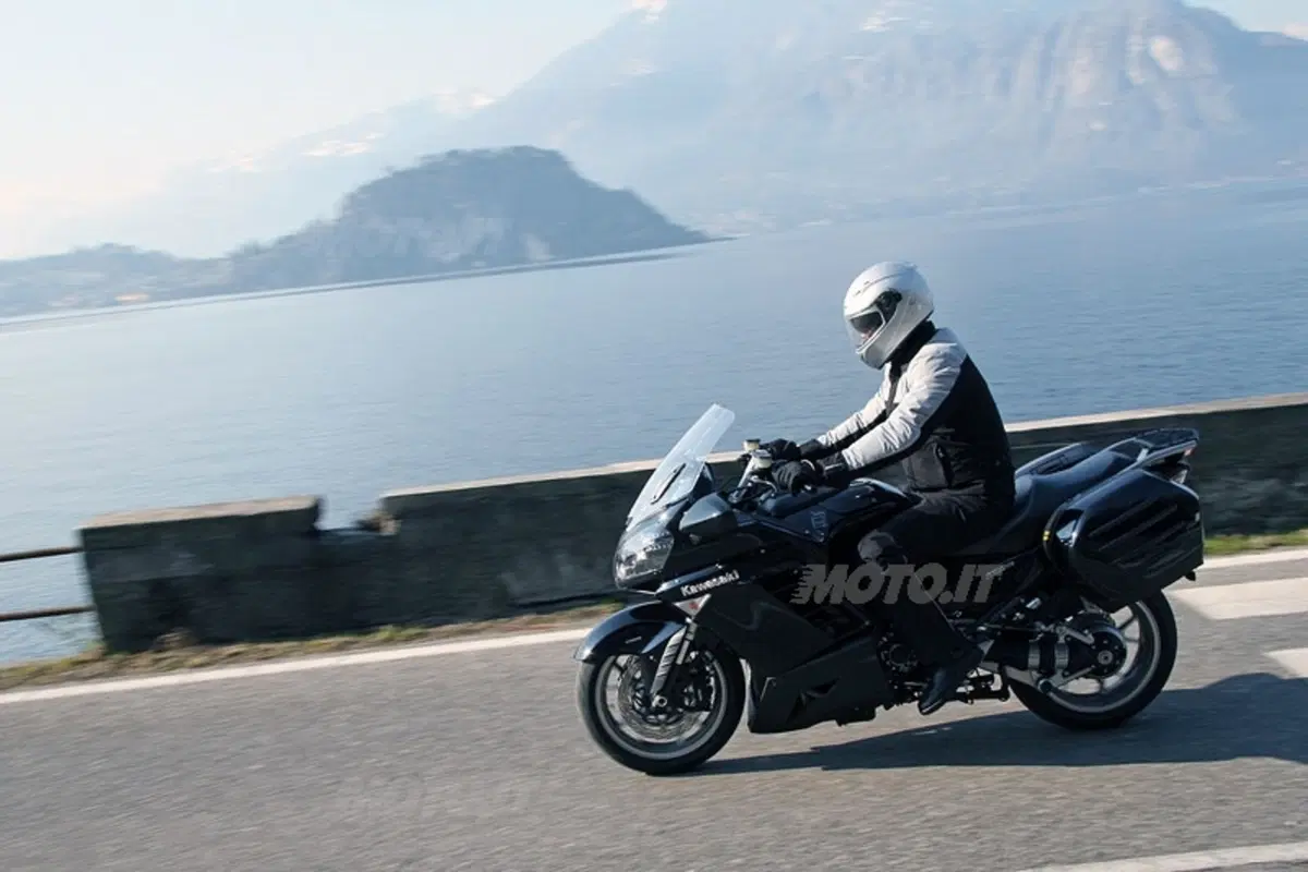 KAWASAKI GTR 1400 (13)