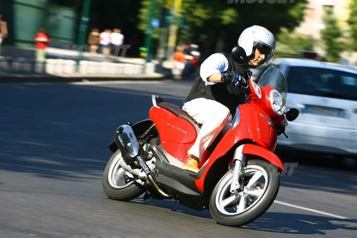 APRILIA Scarabeo 125 - 200 (9)