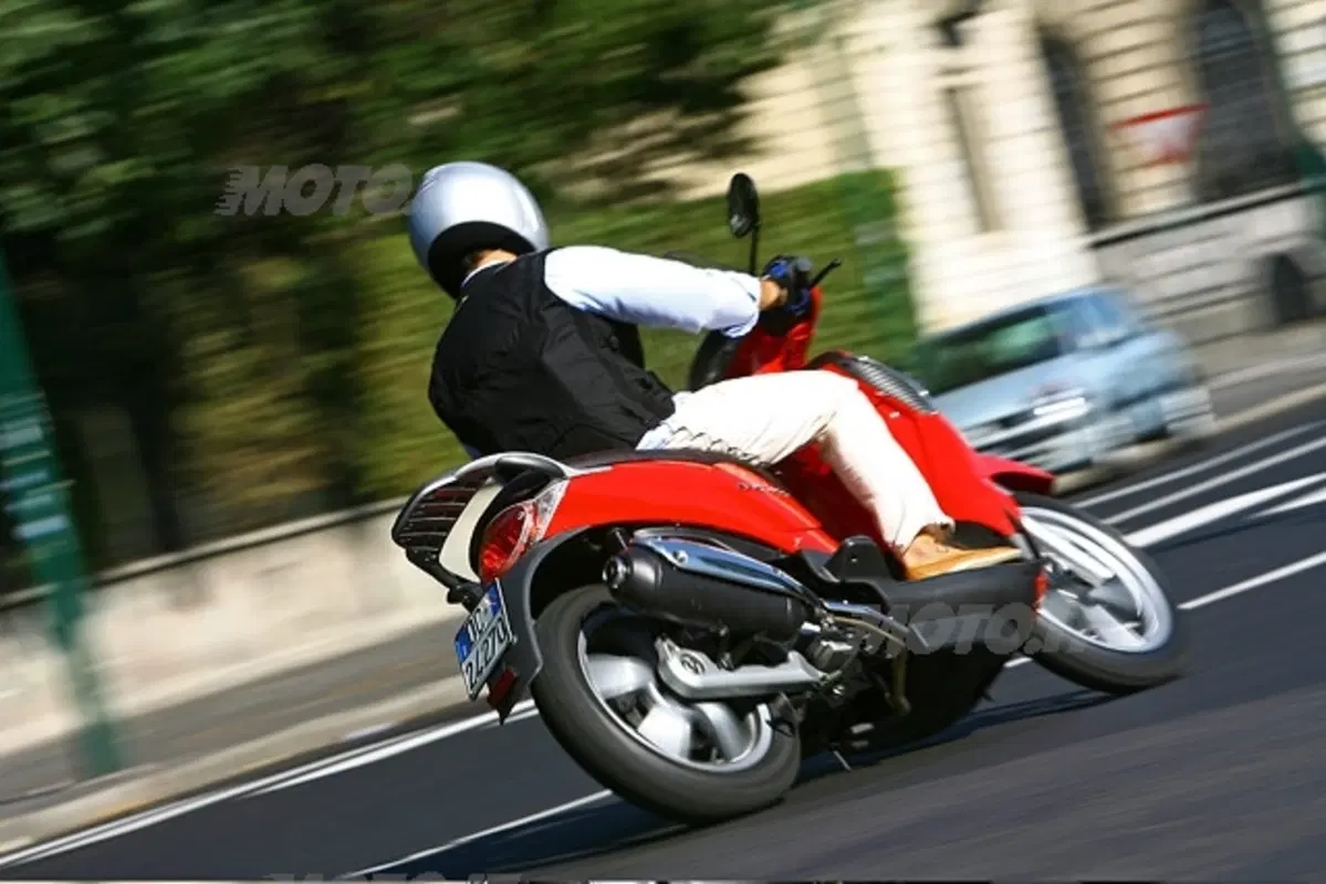 APRILIA Scarabeo 125 - 200 (13)