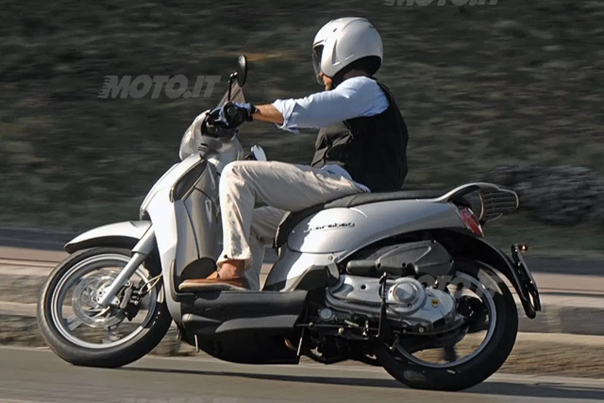 APRILIA Scarabeo 125 - 200 (14)