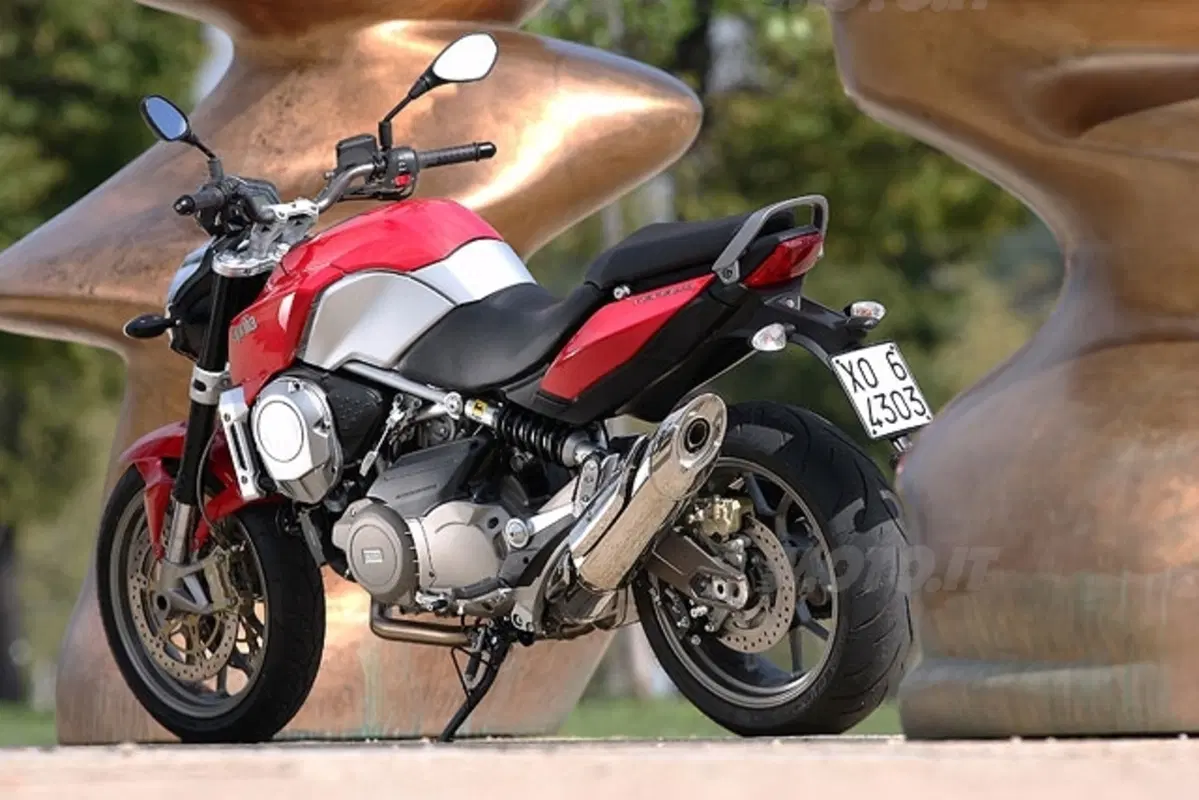APRILIA Mana 850 (2)