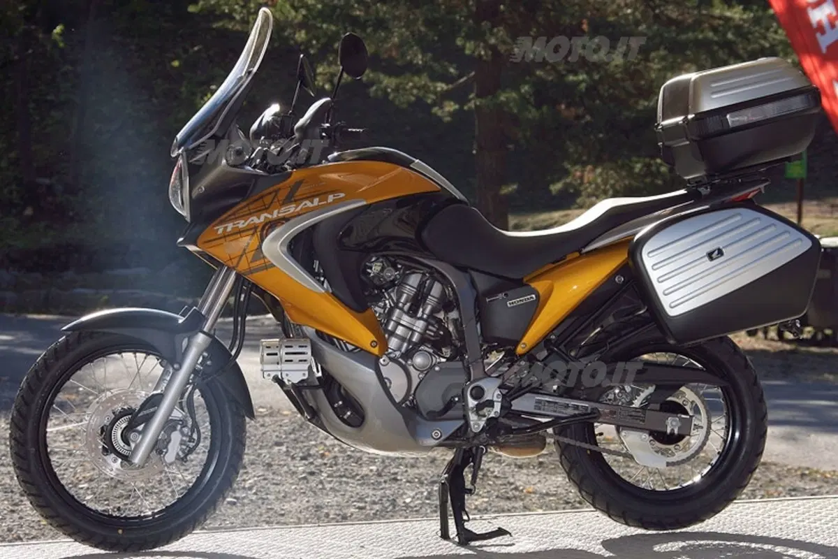 HONDA Transalp XL 700V  (4)