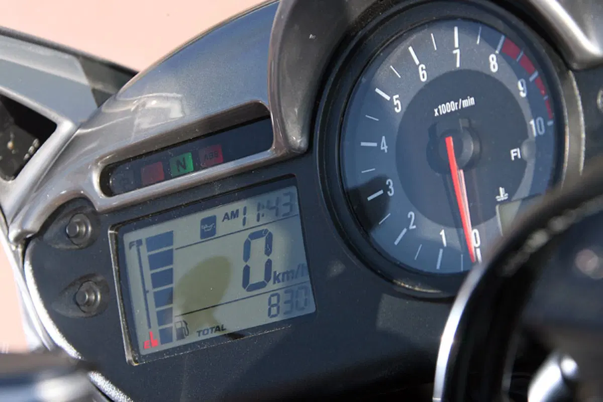 HONDA Transalp XL 700V  (8)