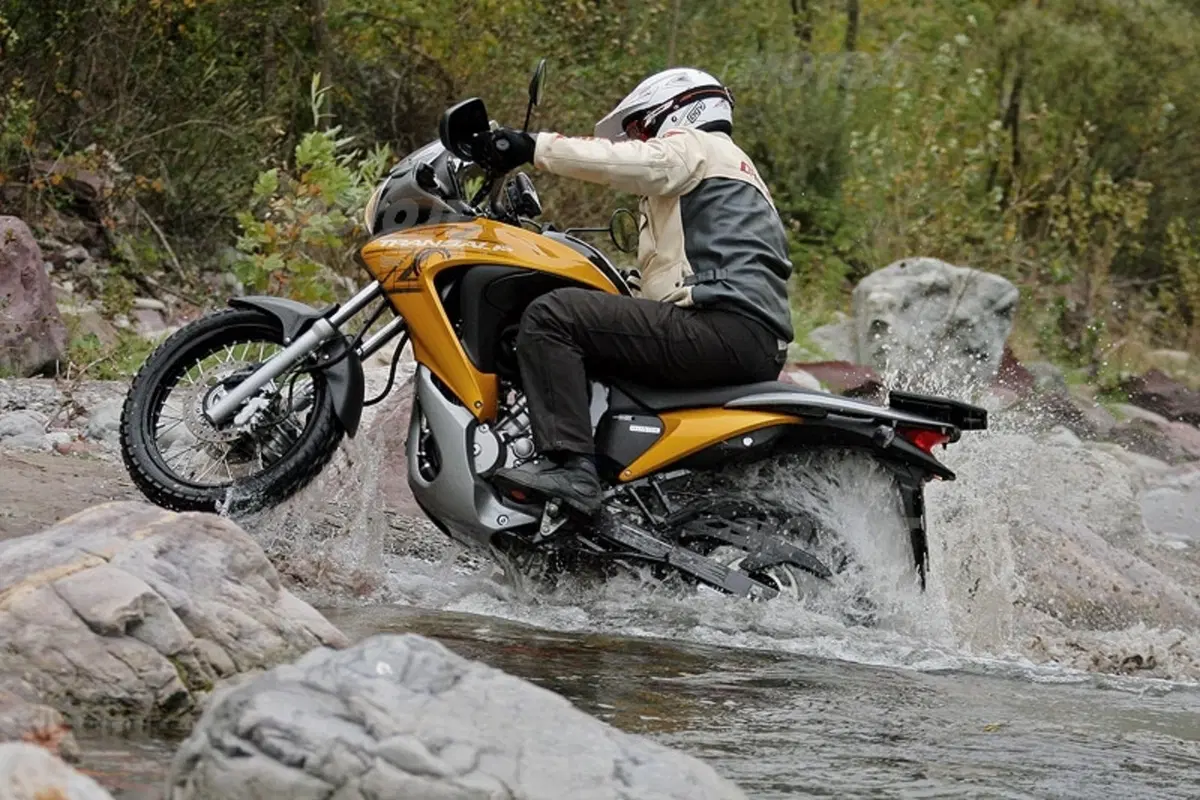 HONDA Transalp XL 700V  (16)