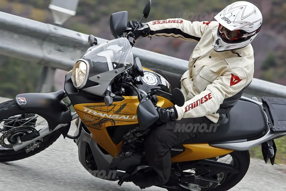 HONDA Transalp XL 700V  (20)