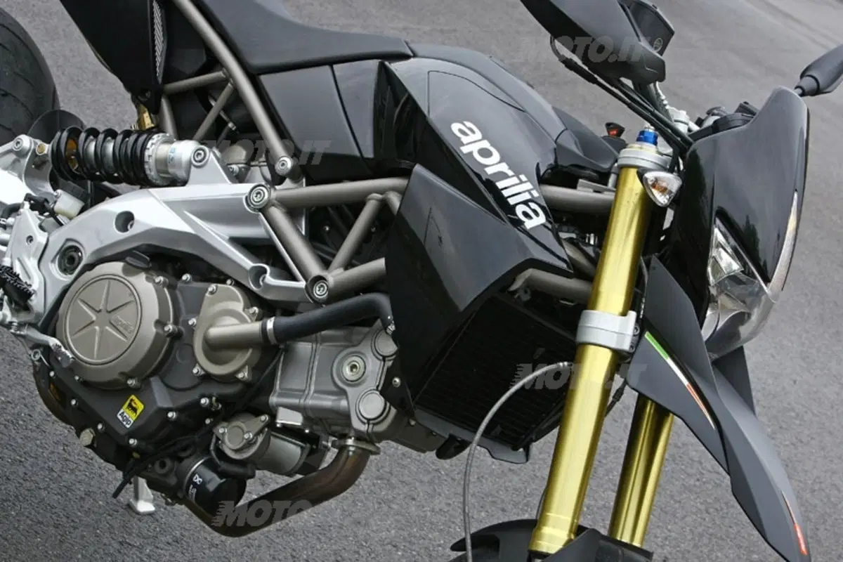 APRILIA  Dorsoduro SMV 750 (4)
