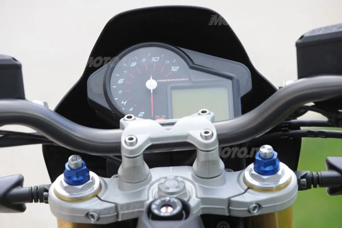 APRILIA  Dorsoduro SMV 750 (5)