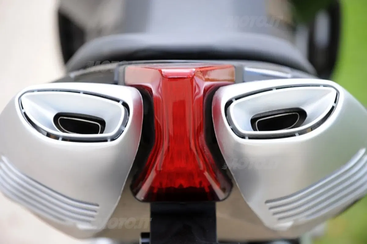 APRILIA  Dorsoduro SMV 750 (9)
