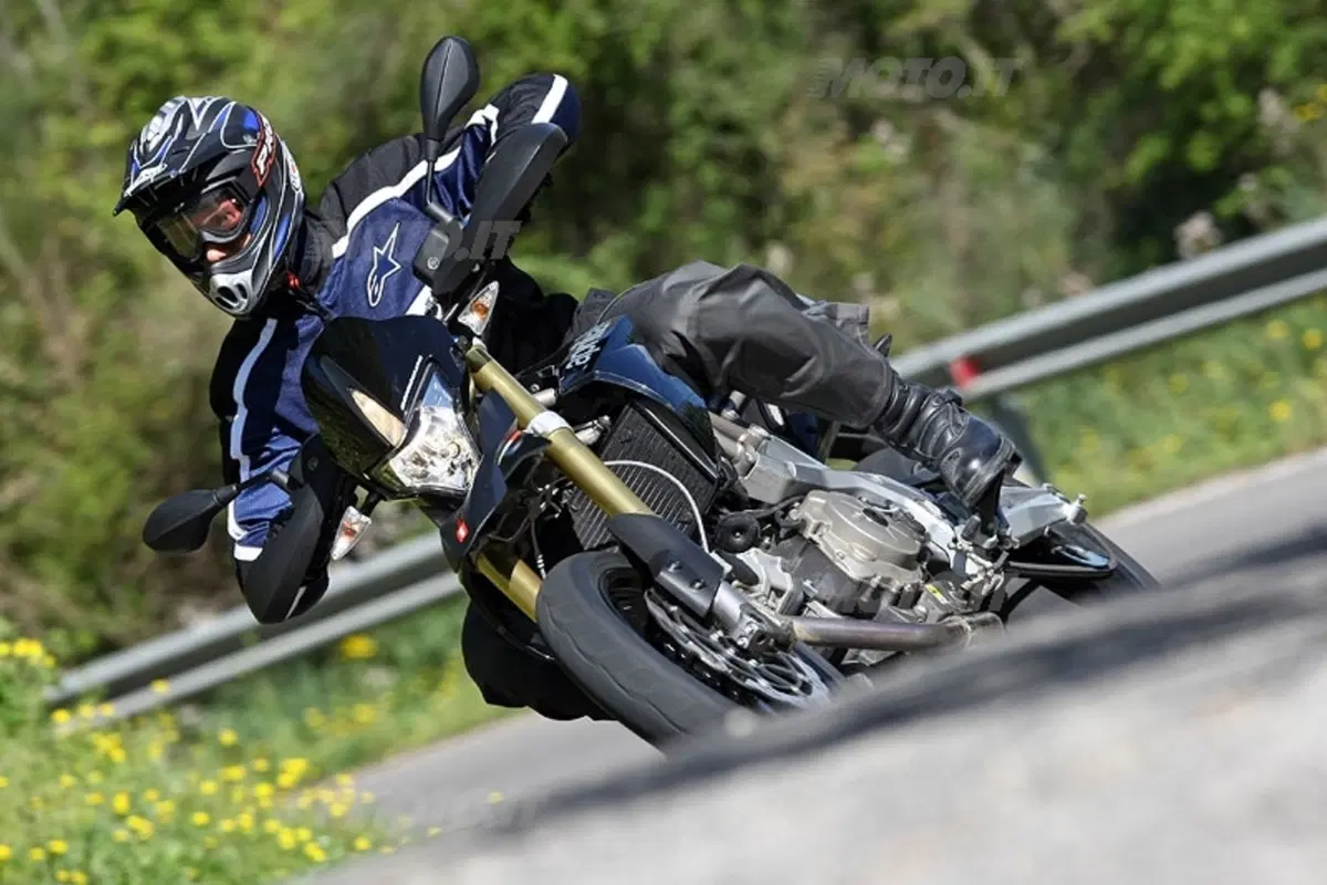 APRILIA  Dorsoduro SMV 750 (11)