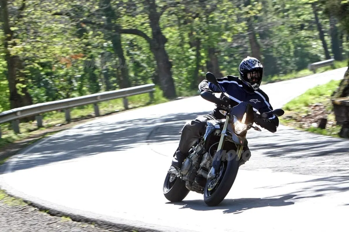 APRILIA  Dorsoduro SMV 750 (18)