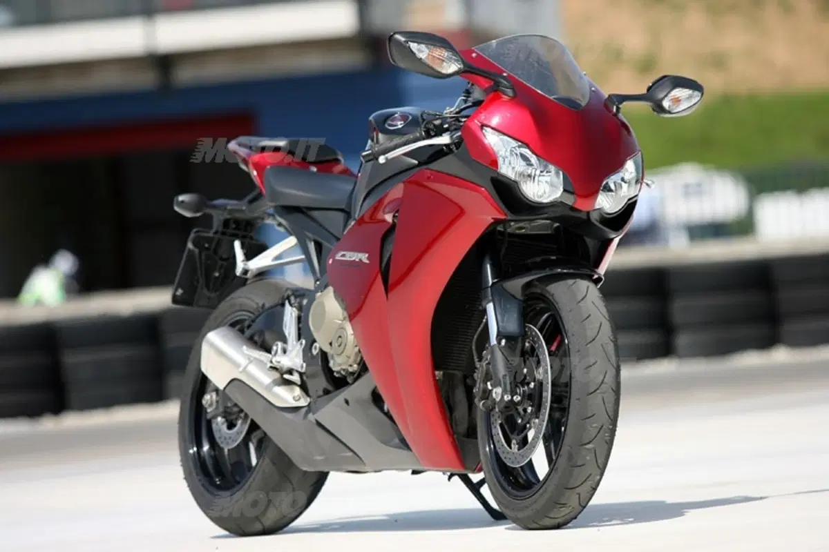 HONDA CBR 1000RR Fireblade (3)