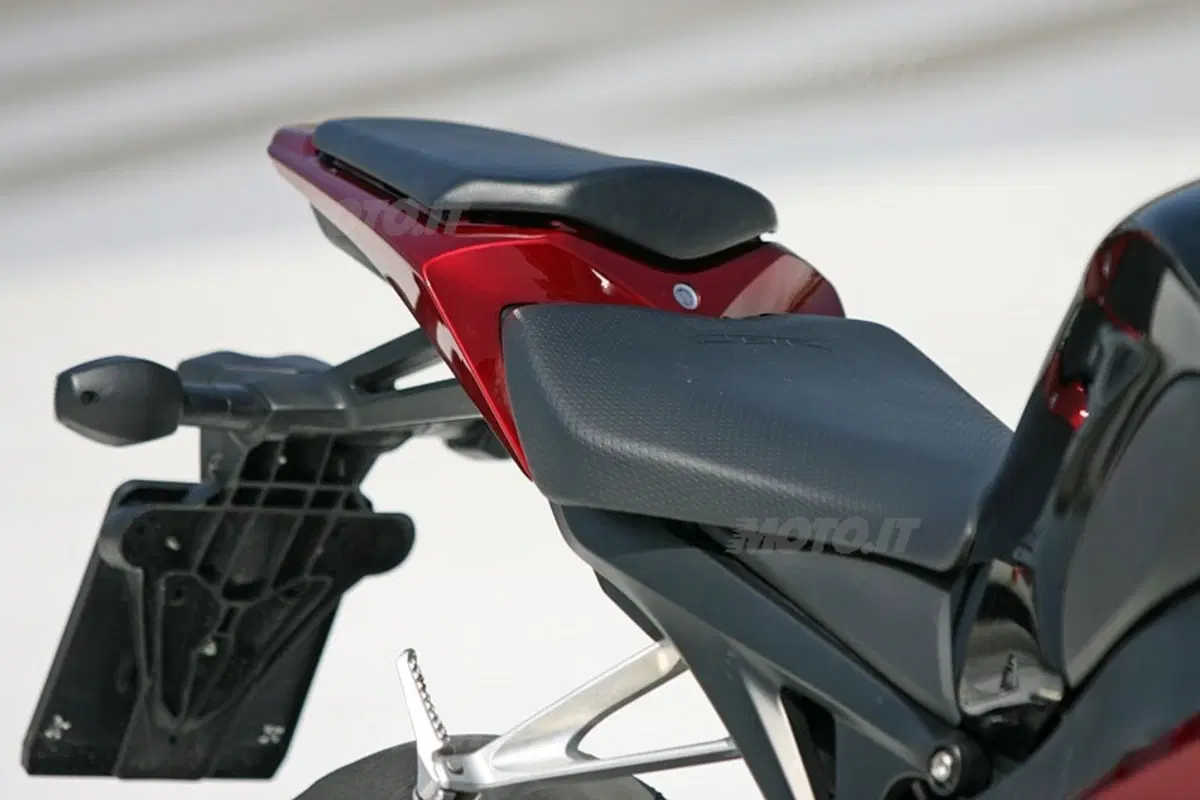 HONDA CBR 1000RR Fireblade (4)