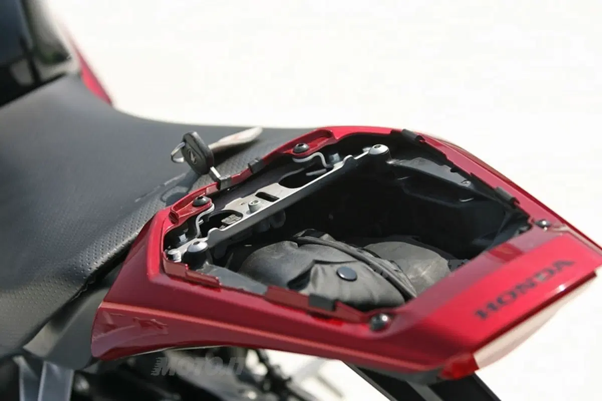 HONDA CBR 1000RR Fireblade (5)