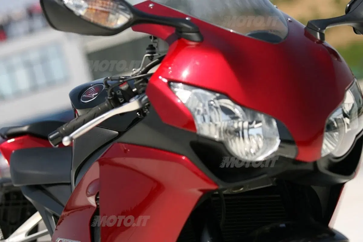 HONDA CBR 1000RR Fireblade (9)