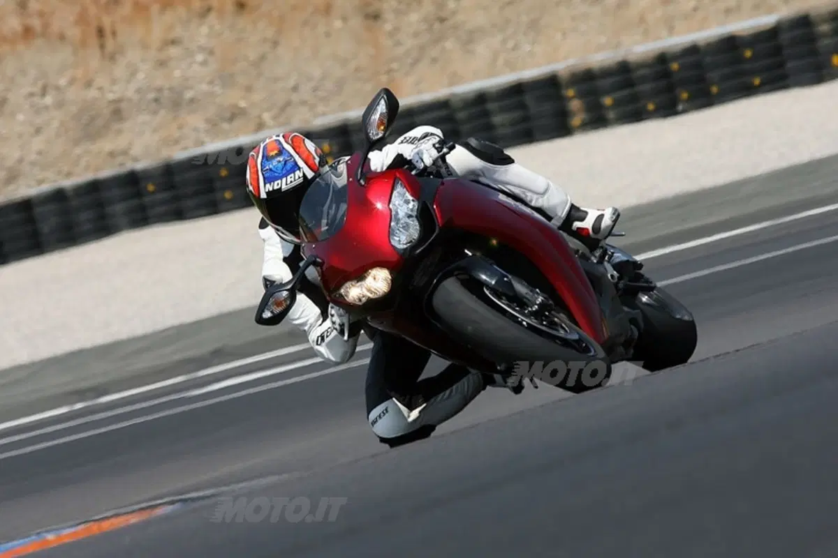 HONDA CBR 1000RR Fireblade (10)