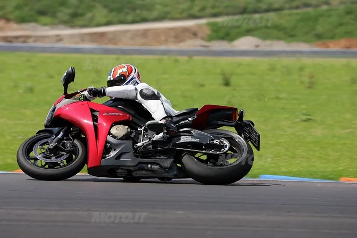 HONDA CBR 1000RR Fireblade (13)
