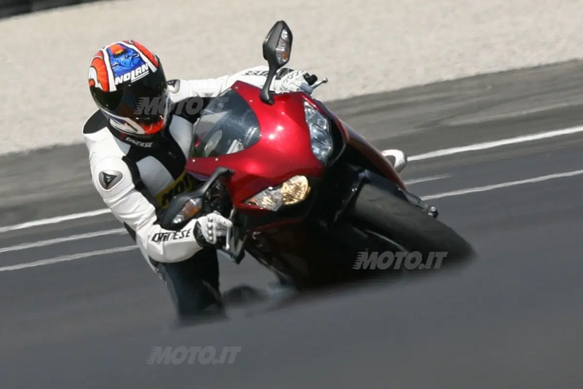 HONDA CBR 1000RR Fireblade (14)