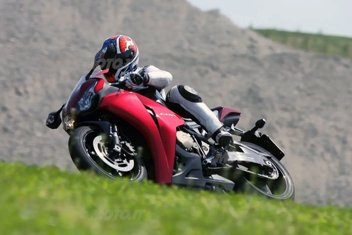HONDA CBR 1000RR Fireblade (15)