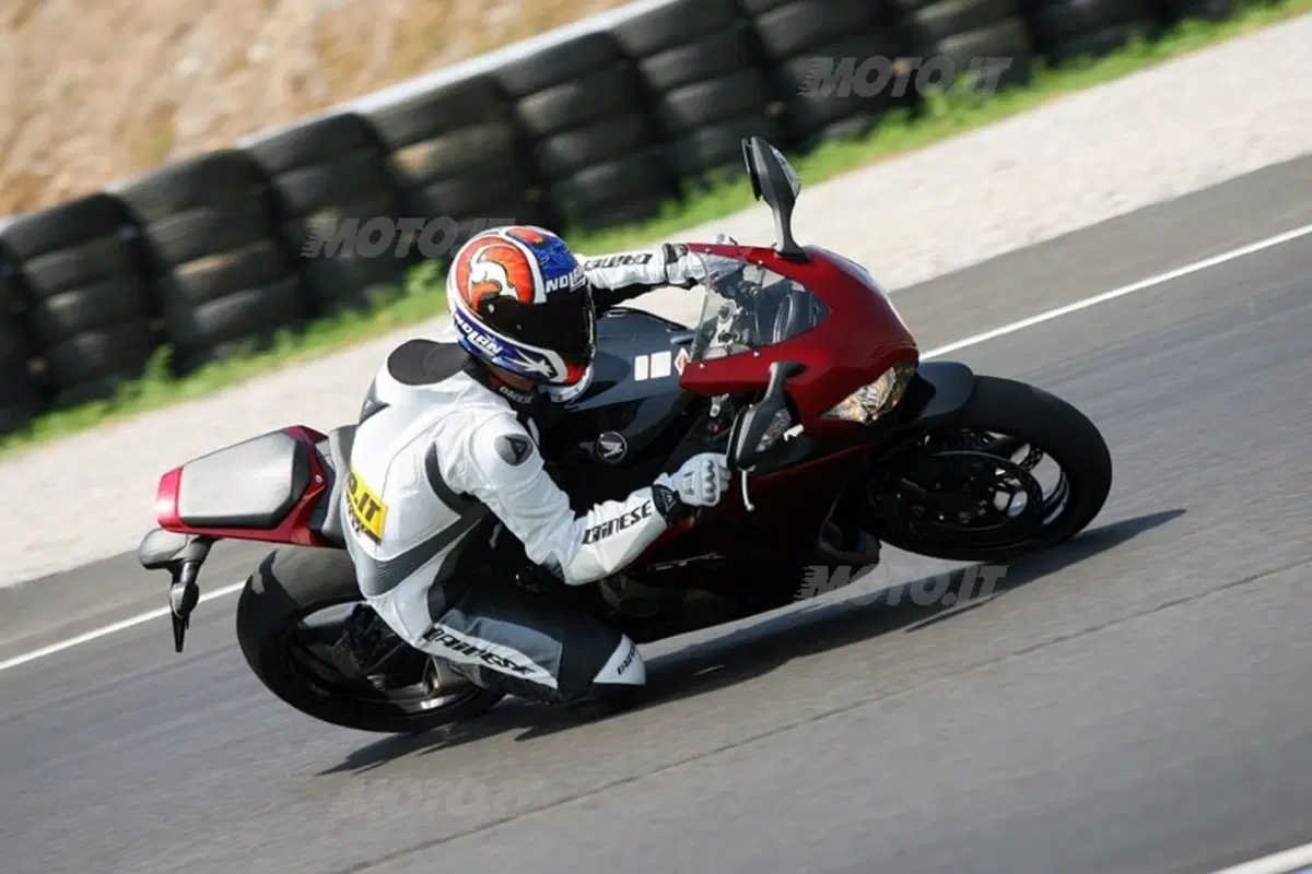 HONDA CBR 1000RR Fireblade (16)
