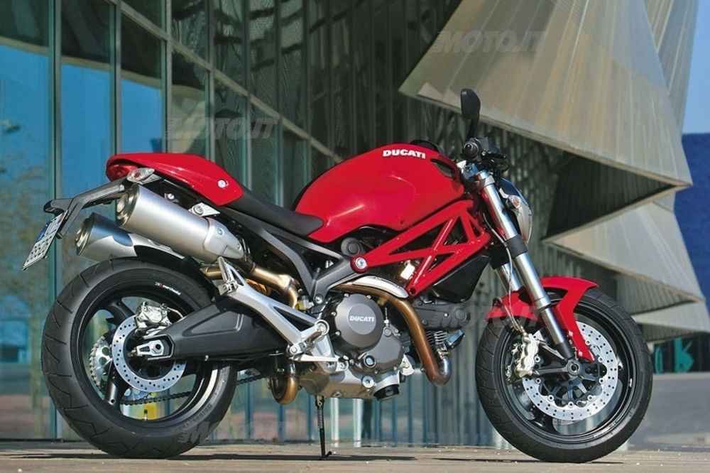 DUCATI Monster 696