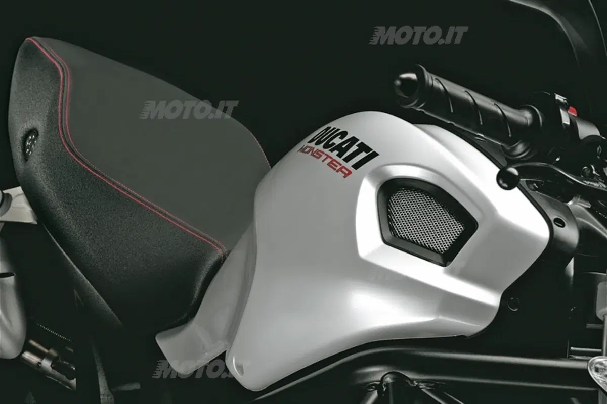 DUCATI Monster 696 (5)