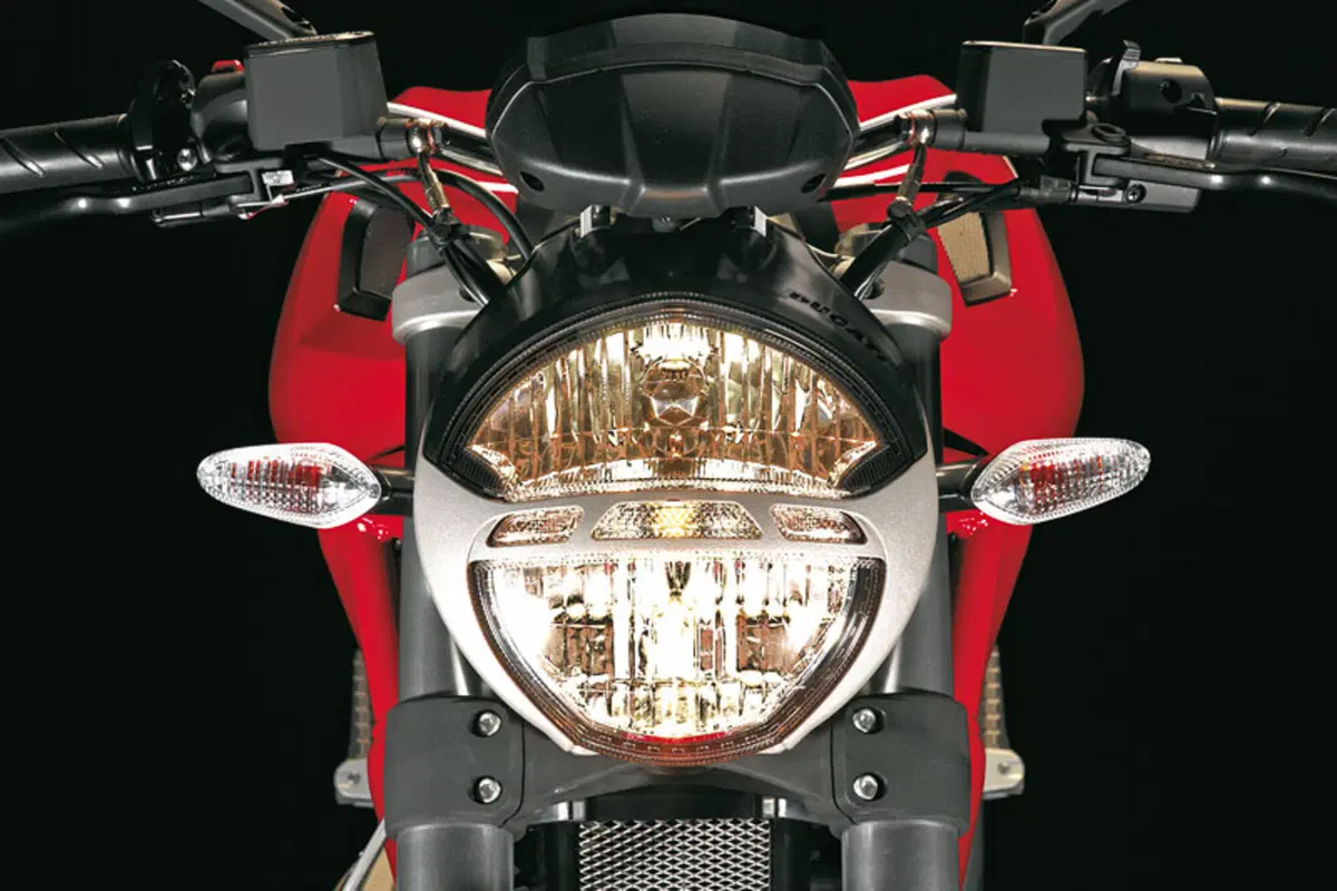 DUCATI Monster 696 (7)