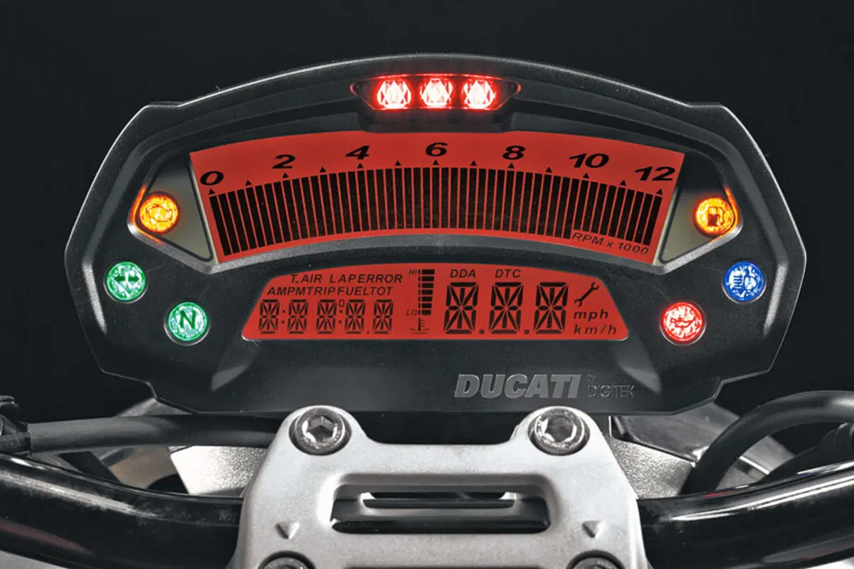 DUCATI Monster 696 (8)