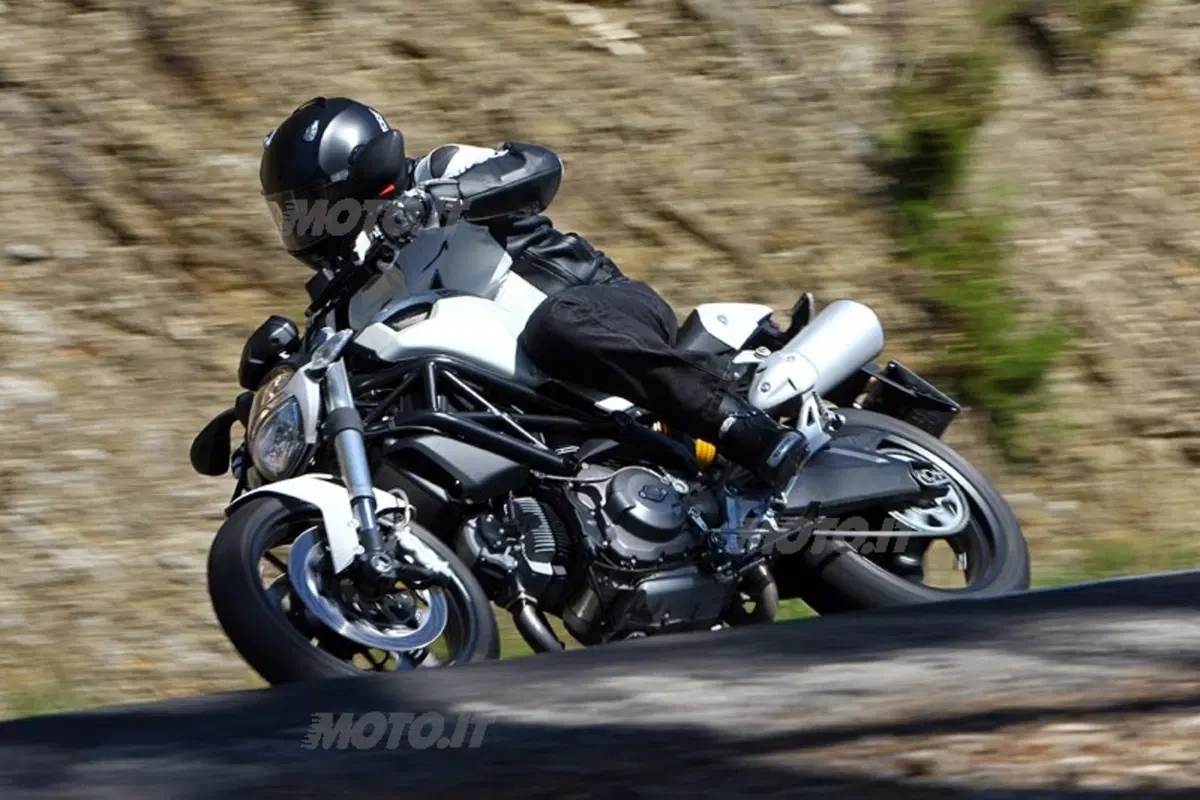 DUCATI Monster 696 (14)