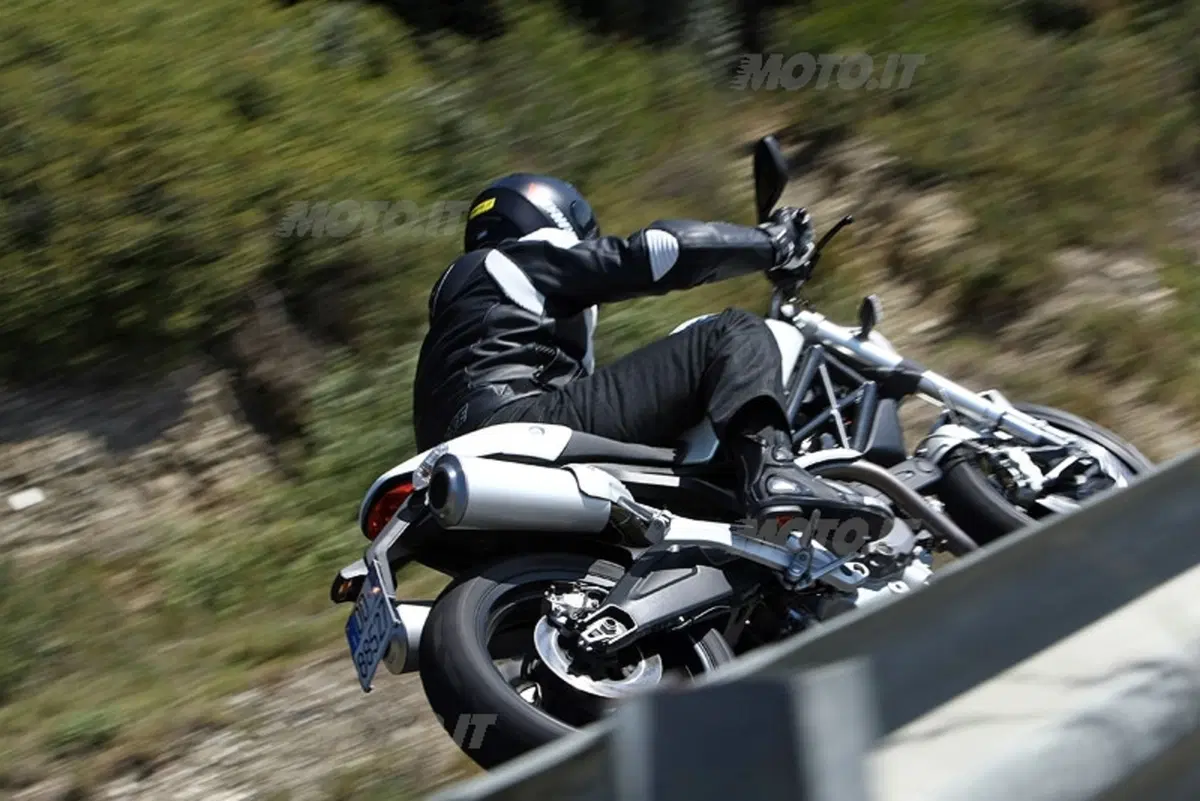 DUCATI Monster 696 (17)