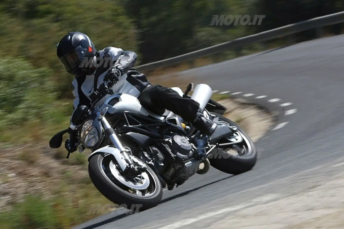 DUCATI Monster 696 (20)