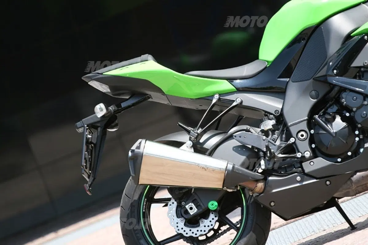 KAWASAKI Ninja ZX-10R (5)