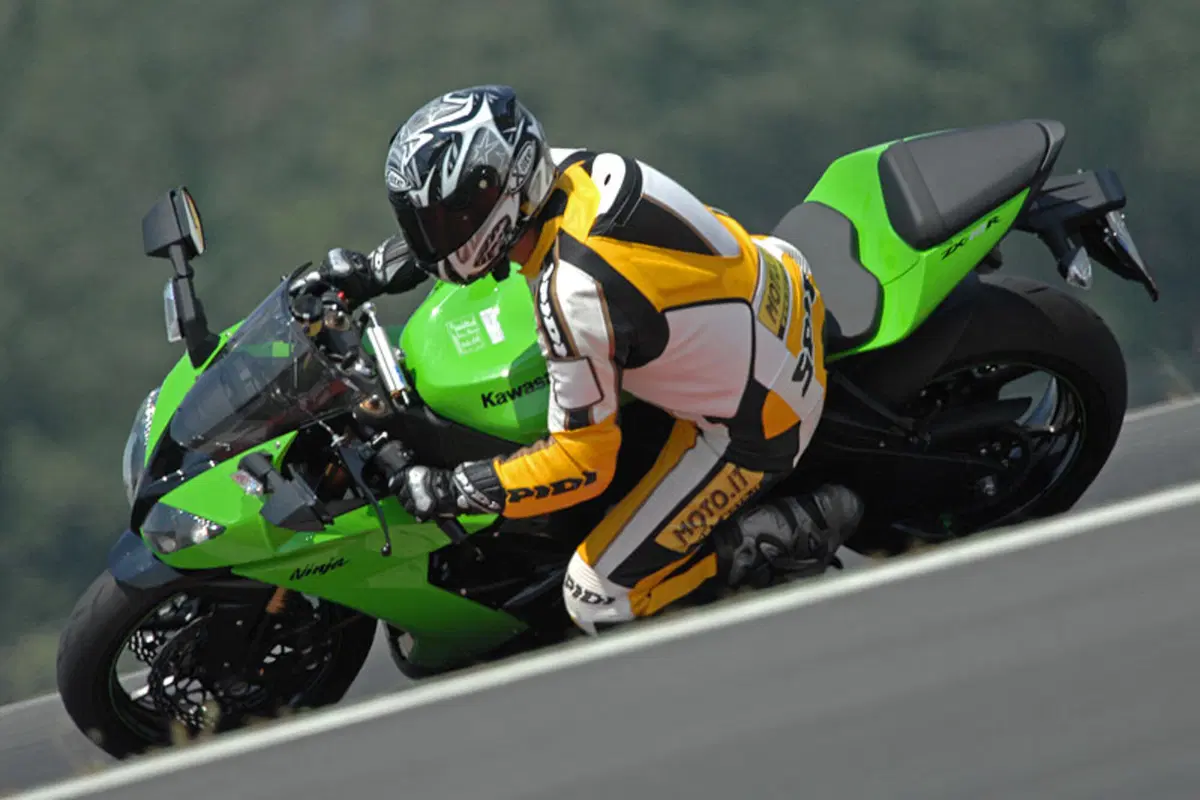KAWASAKI Ninja ZX-10R (8)