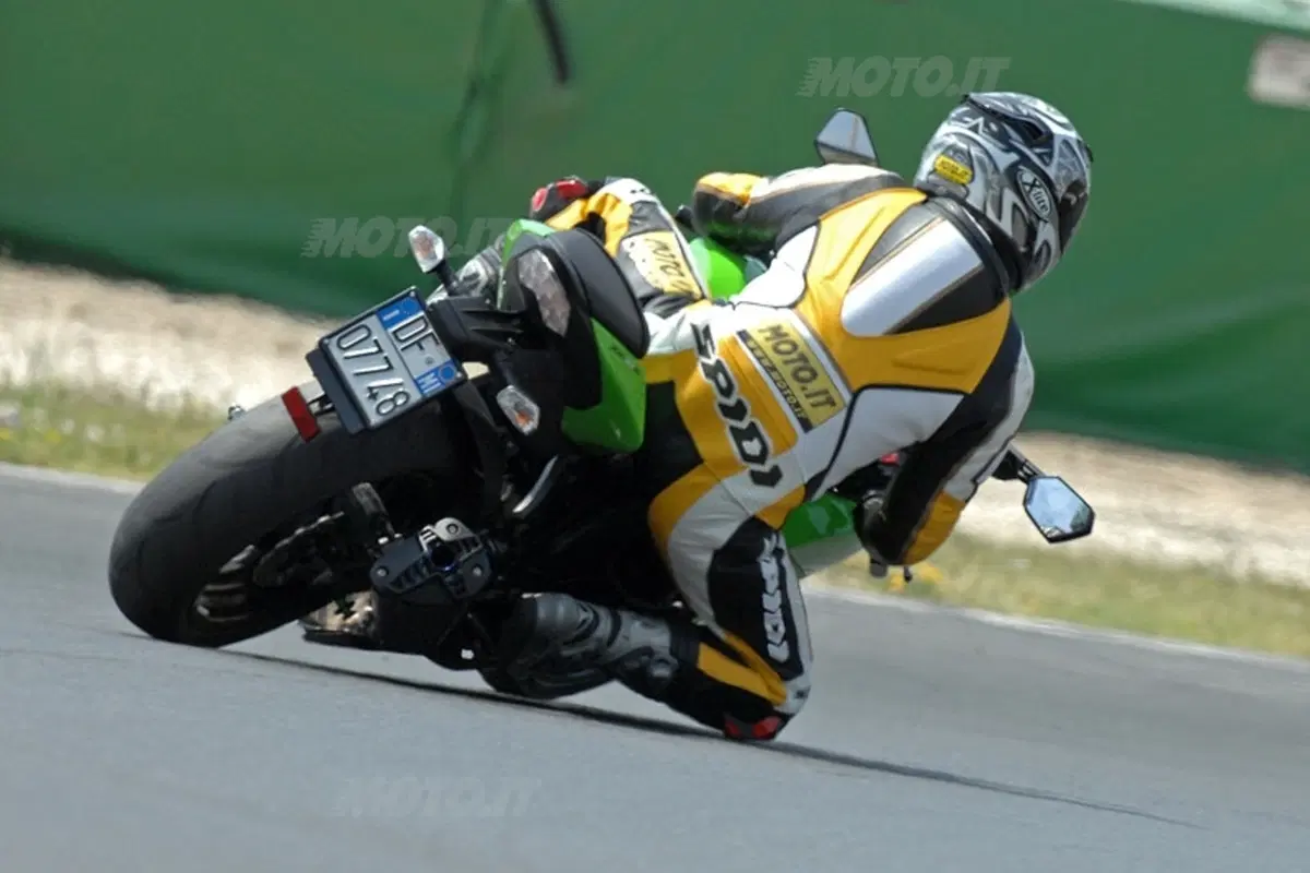 KAWASAKI Ninja ZX-10R (11)