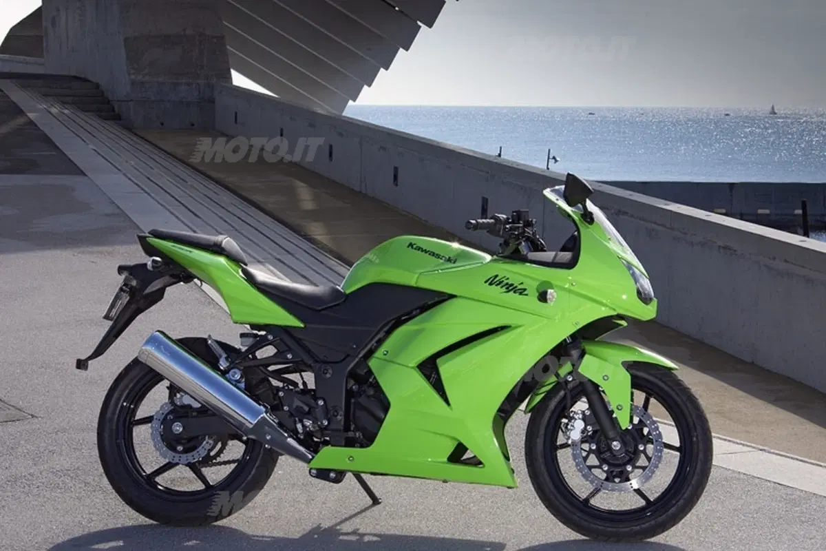 KAWASAKI Ninja 250R (3)