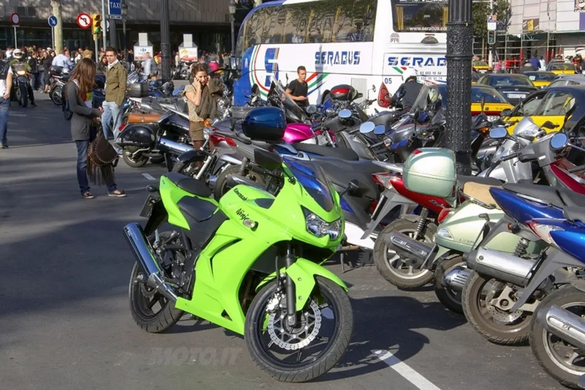KAWASAKI Ninja 250R (5)