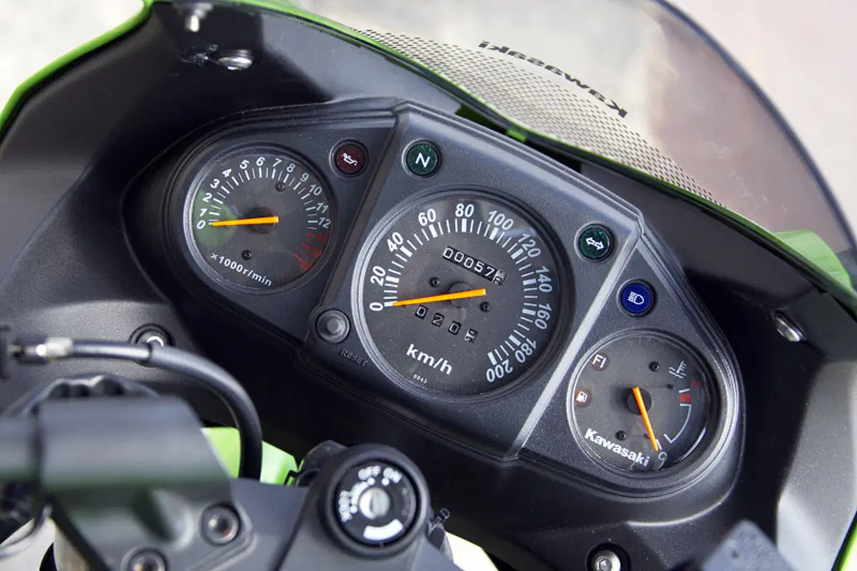 KAWASAKI Ninja 250R (7)