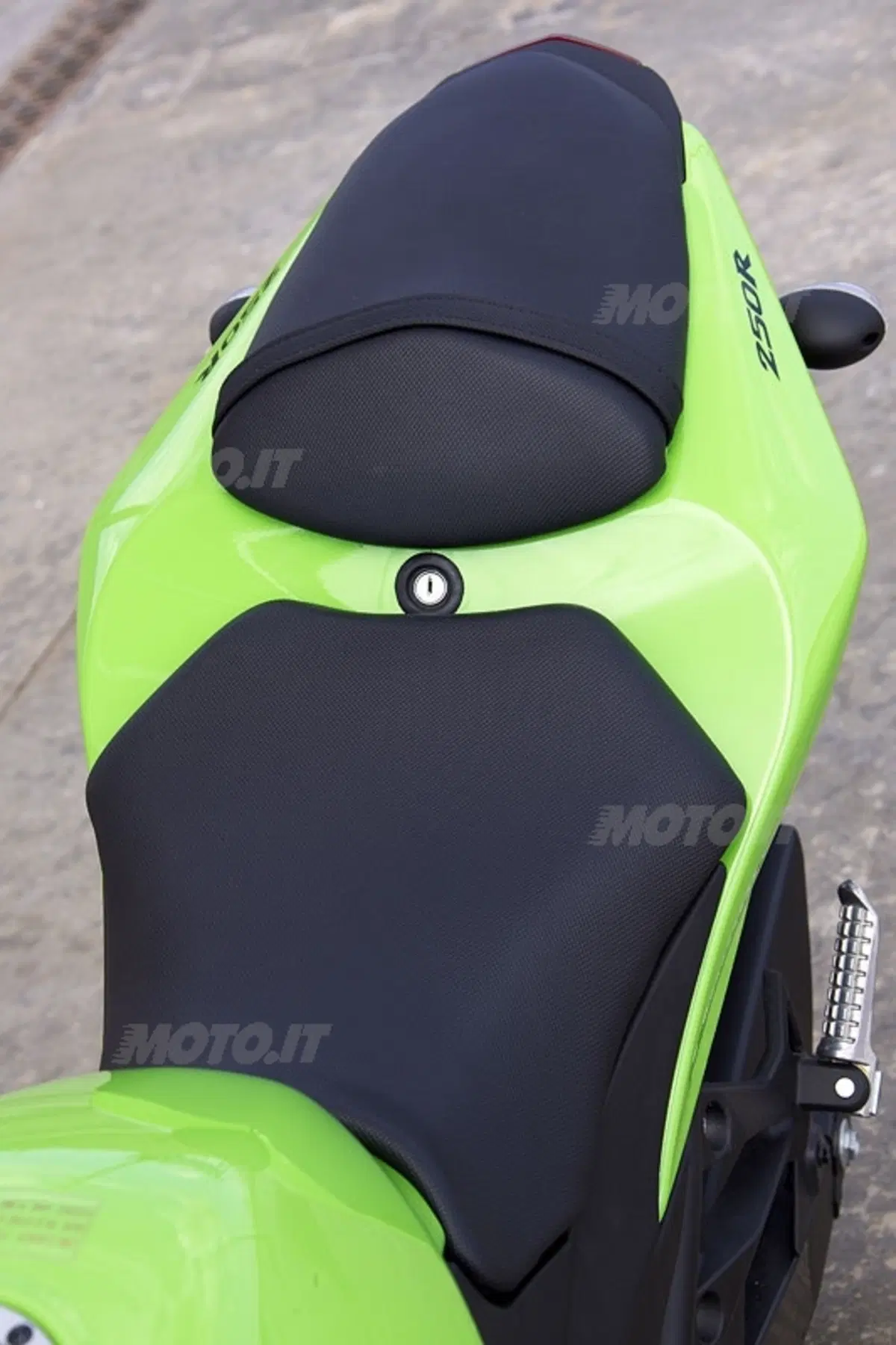 KAWASAKI Ninja 250R (9)