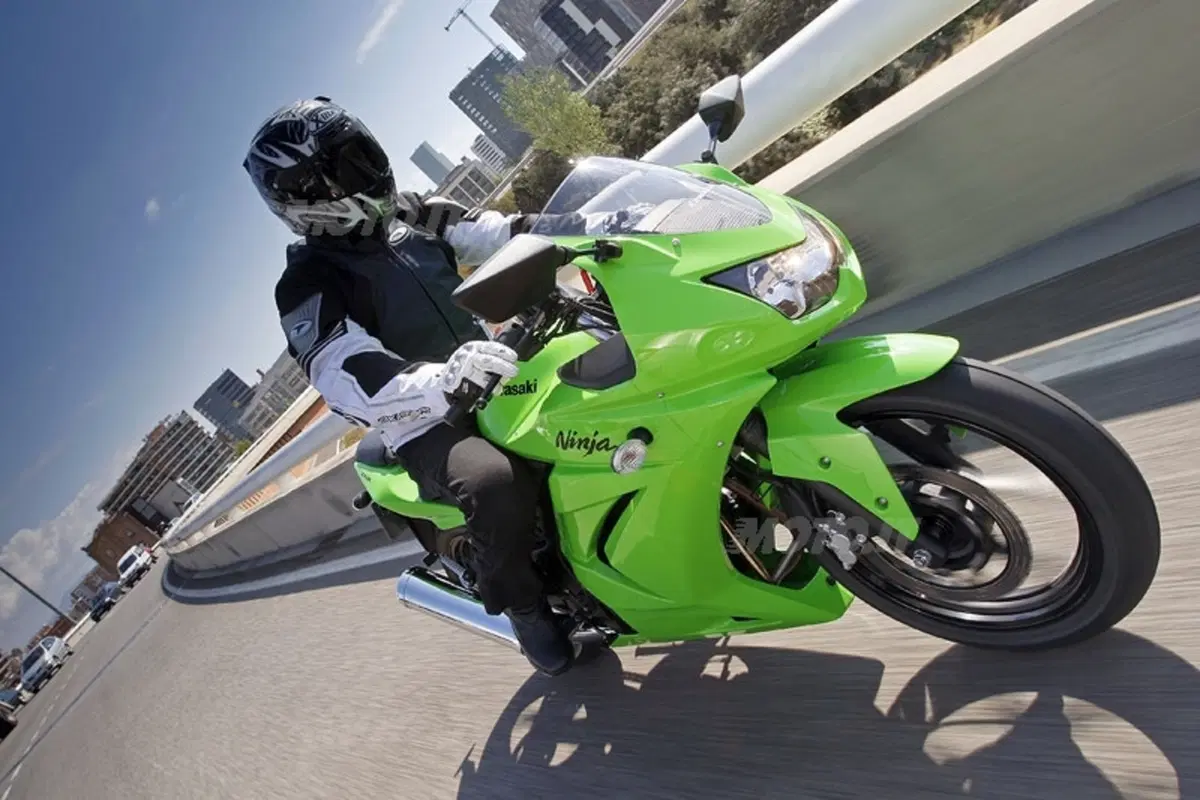 KAWASAKI Ninja 250R (12)