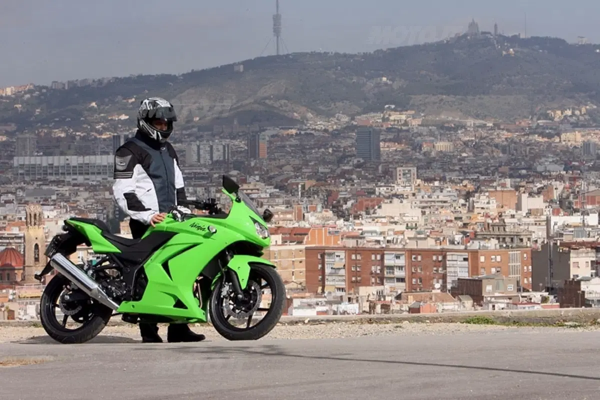 KAWASAKI Ninja 250R (17)