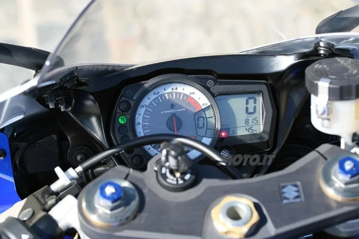 SUZUKI GSX-R 600 K8 (4)