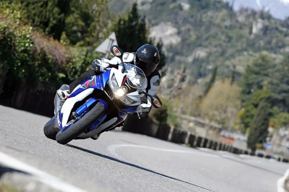 SUZUKI GSX-R 600 K8 (9)